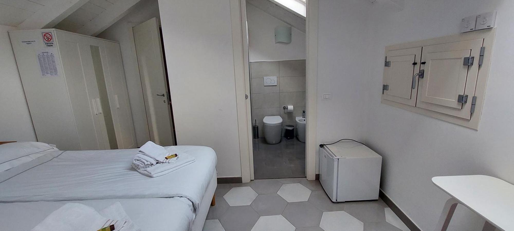 Casa Luigia Rooms Mtb In Finalborgo Bike Room Tour Ebike Trekking Finale Ligure Exterior photo